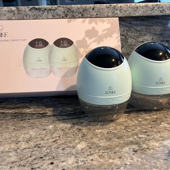 Zomee Wearable Breast Pump Set - Picture 2 of 5